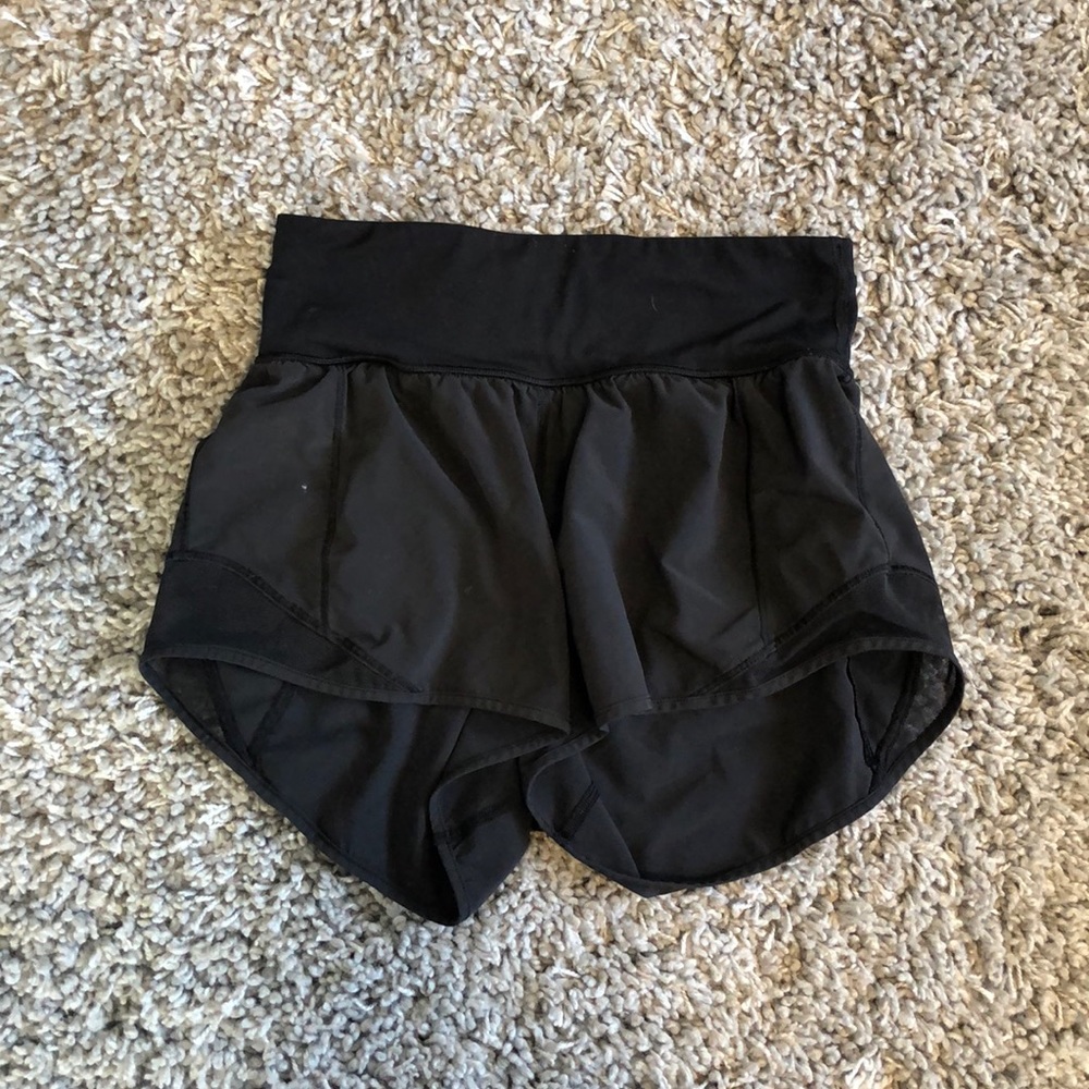 black lululemon hotly hot shorts